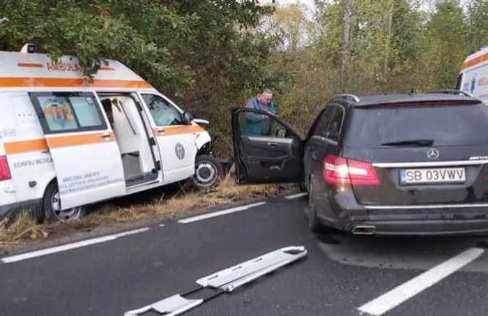 Accident al unei ambulanţe în Sibiu, foto News.ro