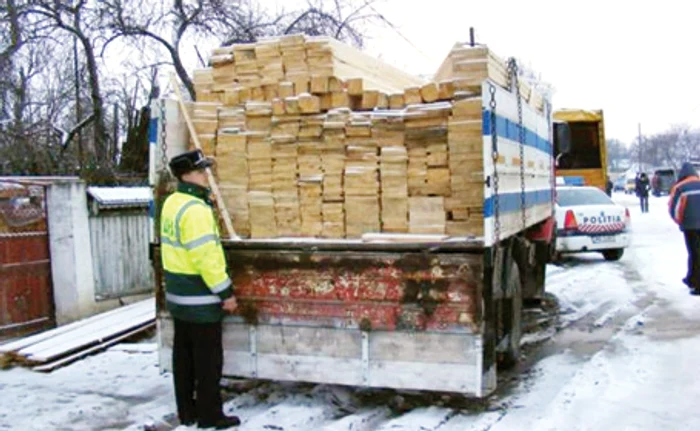 Lemnele transportate fără acte de Gheorghe M. din Harghita au fost confiscate