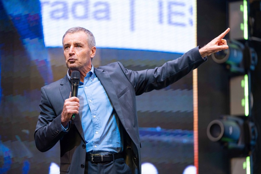 Investițiile și tentația de a interveni mereu. Javier Estrada, despre simplitate și disciplină