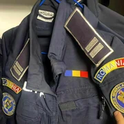 Polițiștii, nevoiți să își schimbe elemente din uniforme pe grupuri de Facebook din cauza calității slabe. FOTO: captura FB Europol