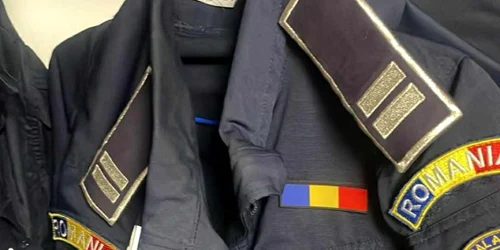 Polițiștii, nevoiți să își schimbe elemente din uniforme pe grupuri de Facebook din cauza calității slabe. FOTO: captura FB Europol