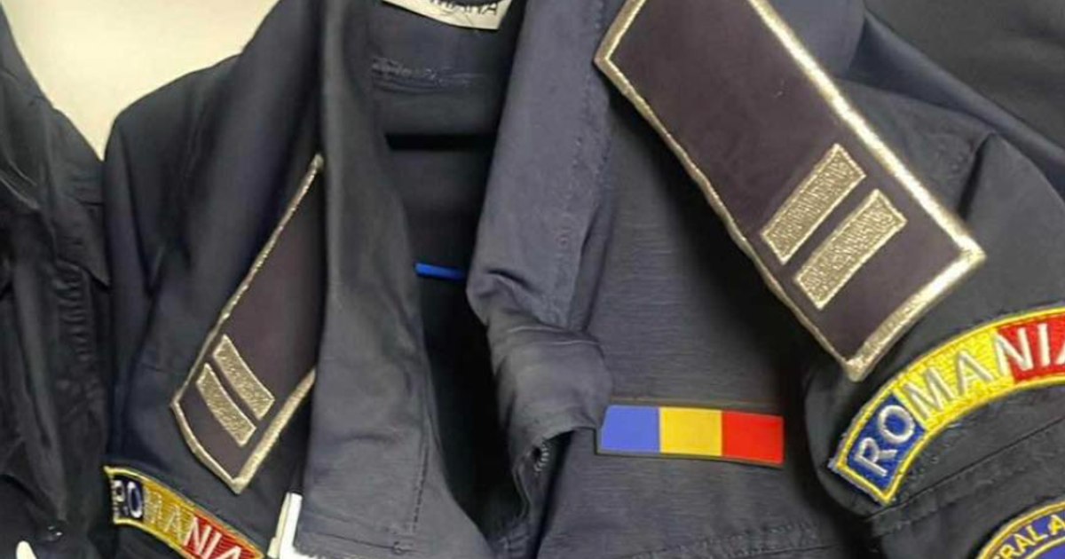 Polițiștii schimbă uniforme pe Facebook din cauza calității