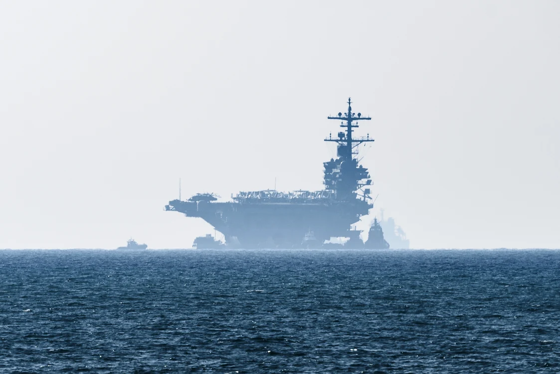 Portavionul USS George H.W. Bush foto shutterstock