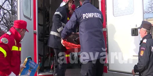 Plan roşu de intervenţie activat în Buzău: nouă răniţi, după ce directoarea unei şcoli a intrat cu maşina în părinţii care îşi aşteptau copiii după ore