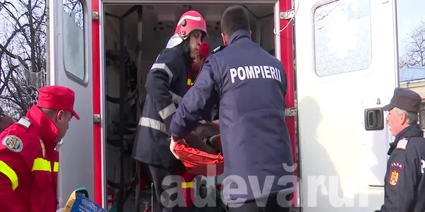 Plan roşu de intervenţie activat în Buzău: nouă răniţi, după ce directoarea unei şcoli a intrat cu maşina în părinţii care îşi aşteptau copiii după ore