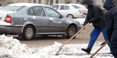Pe străzi se circulă bară la bară