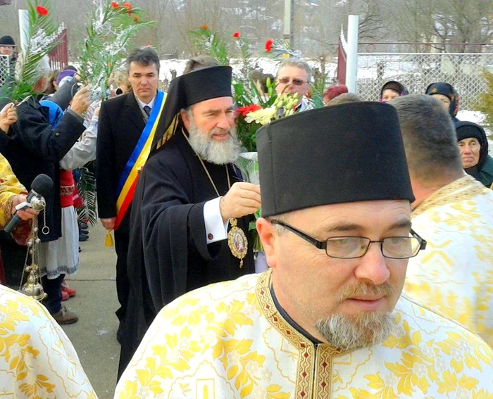 Preotul Irimia Vasilică (foto ochelari) sursă foto Facebook