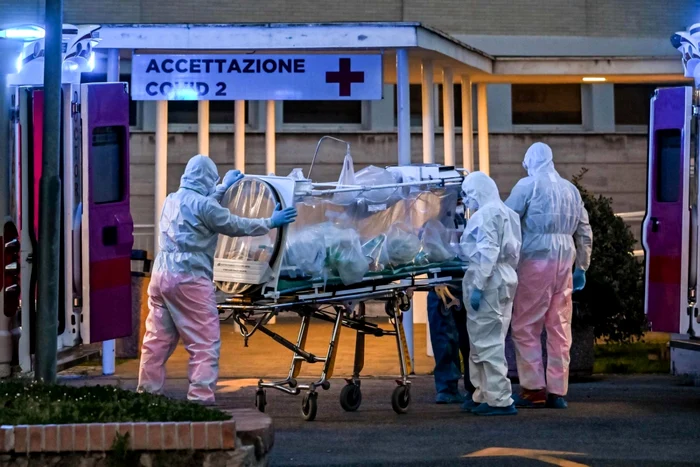 Preşedintele fundaţiei sanitare italiene GIMBE, Nino Cartabellotta, a subliniat că se impun măsuri de ''încetinire a circulaţiei virusului'' Foto: Arhivă