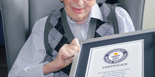john tinniswood holding gwr certificate jpg