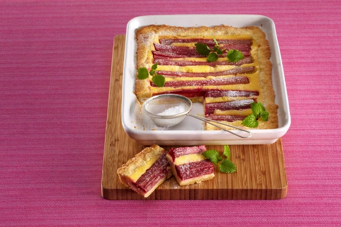 tarta cu vanilie si rubarba jpeg