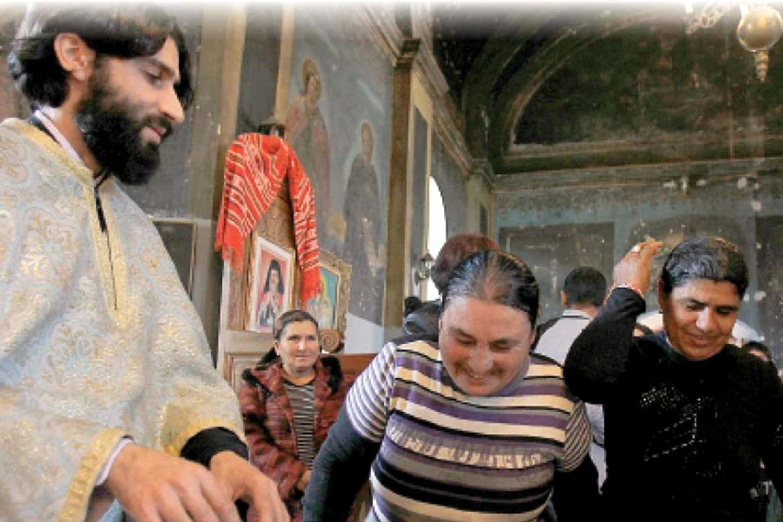 
    Proaspeţii creştini  au vârste de la patru  luni la 52 de ani (FOTOGRAFII: REUTERS)  