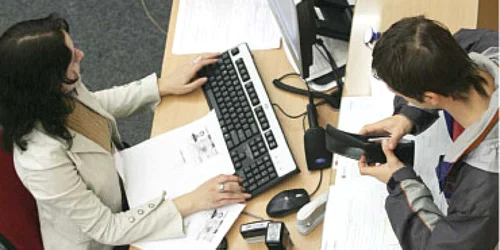 Se ieftinesc creditele în lei