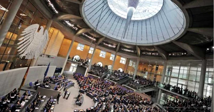 Parlamentarii din Bundestag s-au autosesizat cu privire la încălcarea drepturilor omului pentru românii care n-au putut vota în Germania FOTO AP