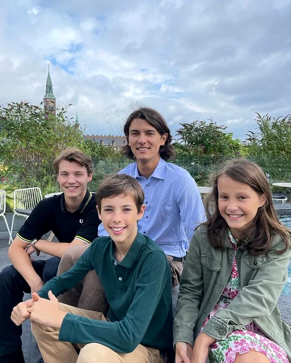 Printii Nikolai, Felix, Henrik și Athena al Danemarcei, deposedati de titluri de Regina Margrethe a II a jpg