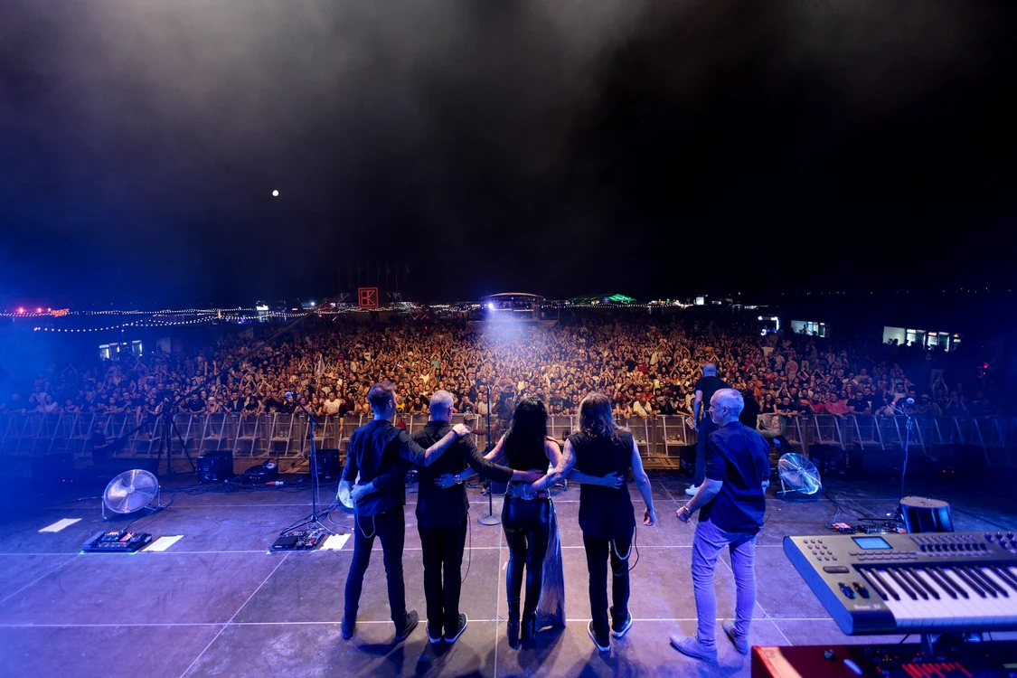 Tarja Turunen la finalul concertului FOTO Codru