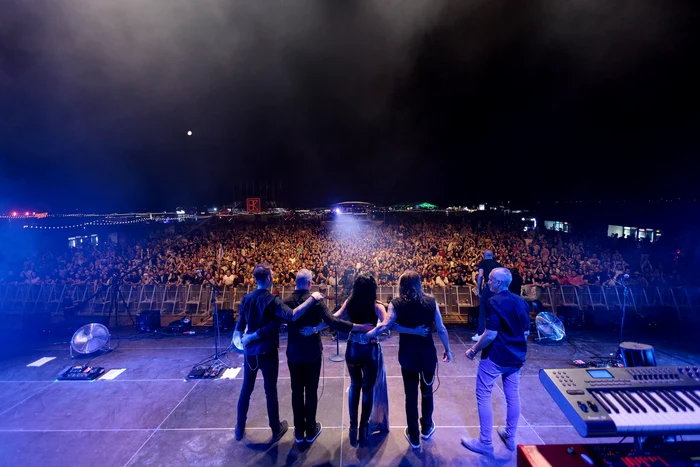 Tarja Turunen la finalul concertului FOTO Codru