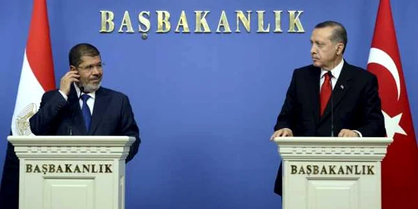 Preşedintele Egiptului Mohamed Morsi şi premierul Turc Recep Tayyip Erdogan