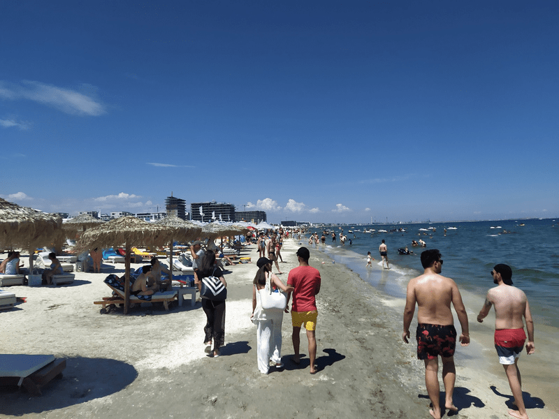 Cu ochii pe vacanța din 2023, românii consideră că  litoralul românesc li se potrivește cel mai bine
