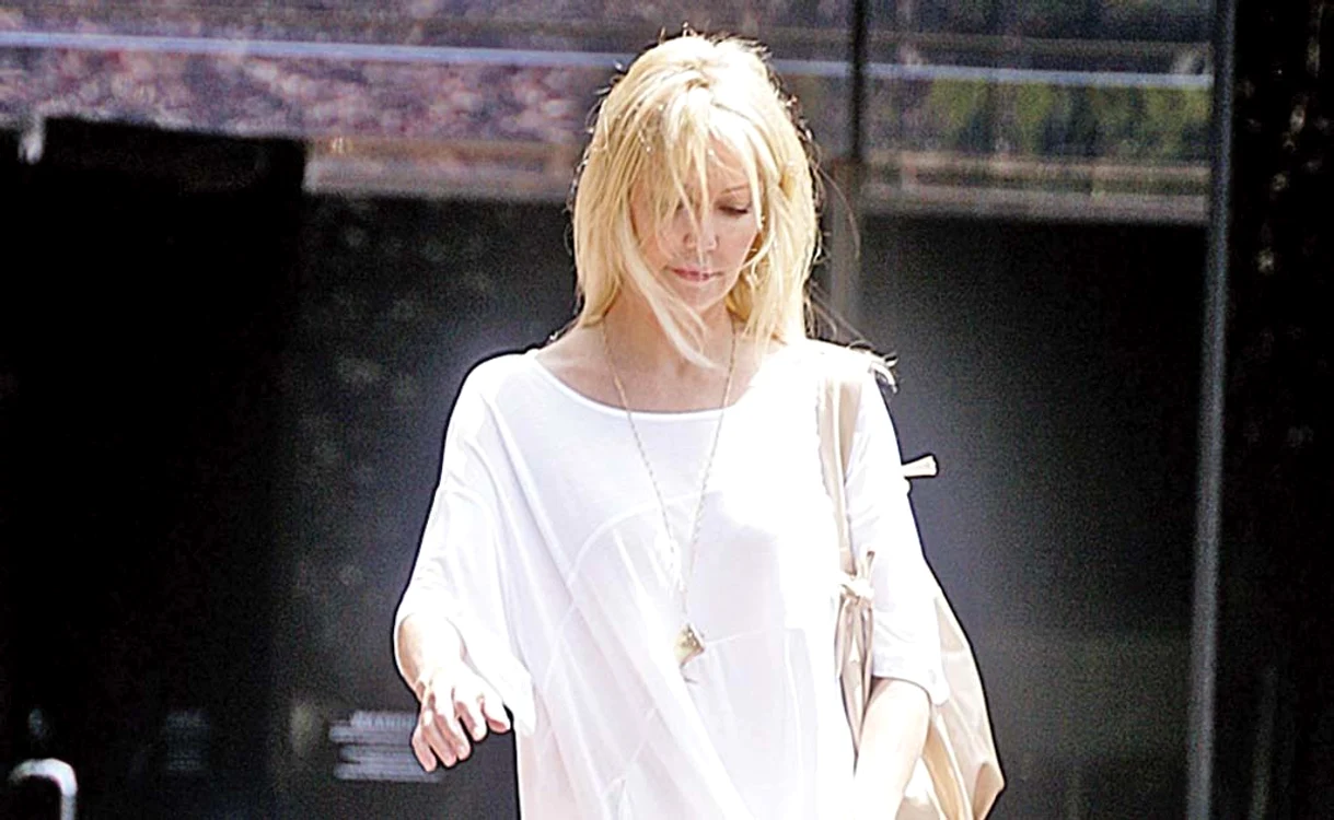 
    Heather Locklear, 57 de ani, a avut voie săptămânile trecute să iasă din ospiciu pentru a-şi vizita familiaFoto: profimedia  