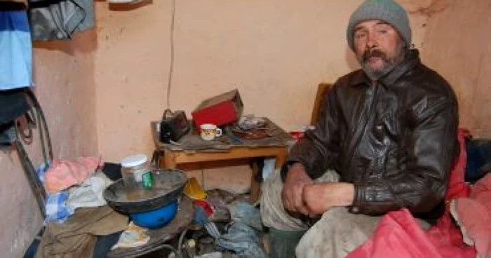 Galaţi: FOTO Sute de gălăţeni trăiesc la marginea oraşului, în cocioabe ca-n Evul mediu