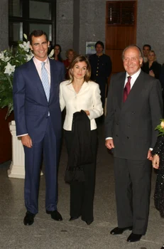 Felipe, Letizia și Regele Juan Carlos. FOTO: Getty Images