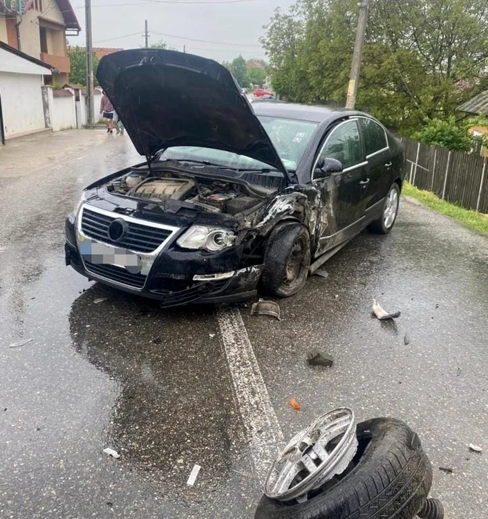 Şase persoane printre care doi copii rănite într-un accident în Bălileşti - Argeş Foto Adevărul