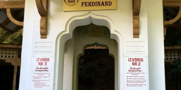 Izvorul Ferdinand I din Băile Govora - Vâlcea cel mai renumit din staţiune - în 2018 Foto Băile Govora