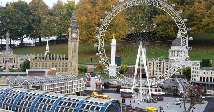 Simbolurile Regatului Britanic în variantă mică, din piese lego -  Legoland, la Windsor Castle FOTO Marius Turda