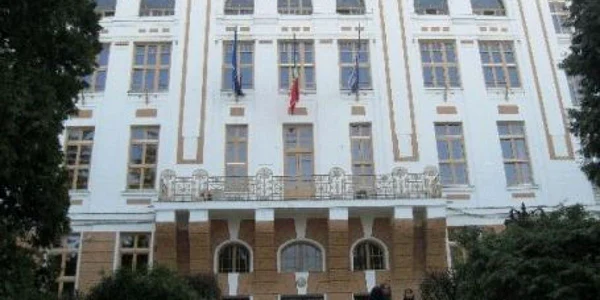 UMF Târgu Mureş îşi păstrează secţiile actuale