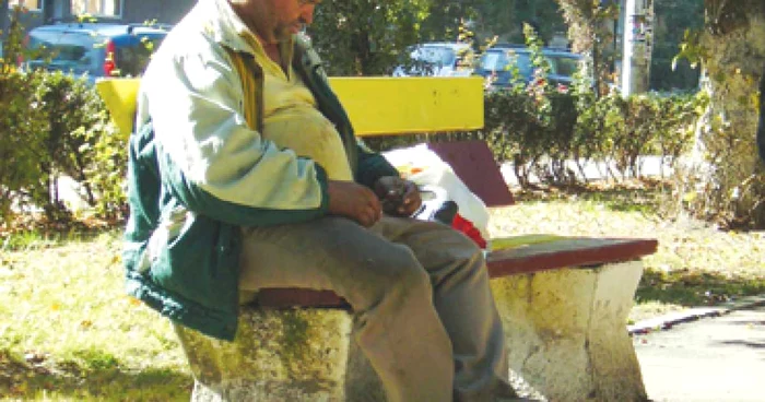 Suceava: 100 de suceveni trăiesc prin parcuri, din mila trecătorilor