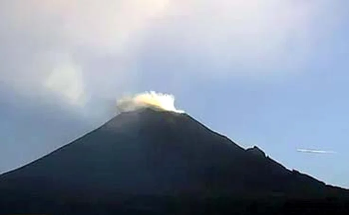 
    Într-o clipită, OZN-ul aflat la 8.000 de metri  înălţime a parcurs  aproape 30 de km  