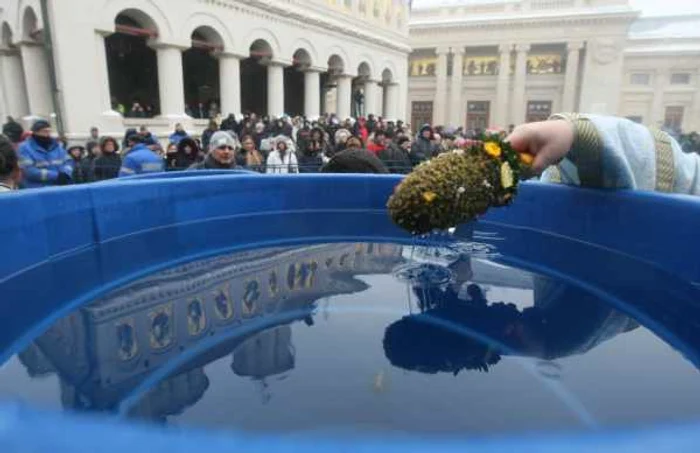 Sfinţirea apelor are loc în fiecare biserică FOTO Dorin Constanda