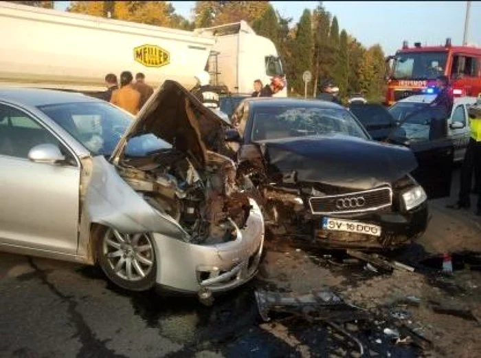 Cele două maşini implicate în accident. FOTO Ziarul de Iaşi