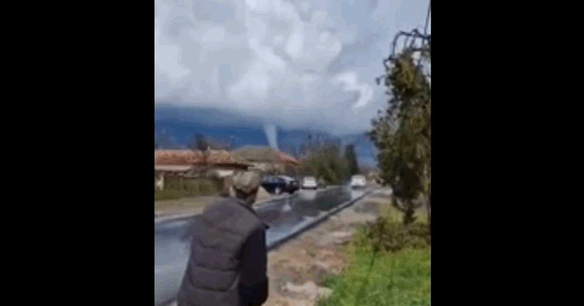 „Vin rușii”. Val de reacții bizare în online, după o tornadă din Teleorman: „Georgescu e de vină/Bolojan a venit să ia tot”