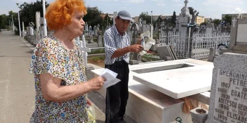 nereguli in cimitirul ortodox din turnu severin FOTO Corina Macavei 