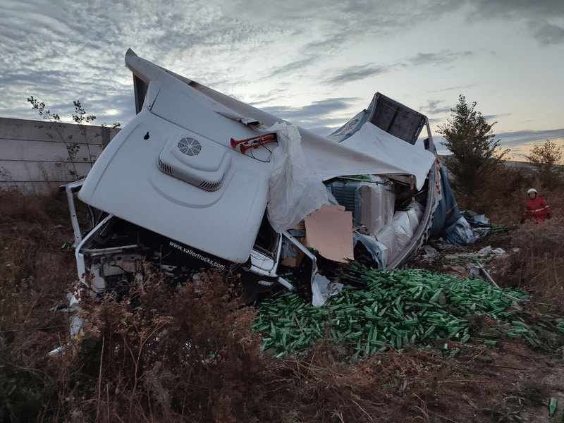 Accident mortal pe autostrada A3: un TIR a trecut peste separatoarele de sens FOTO