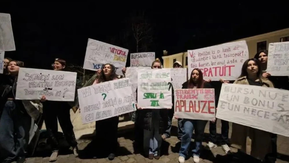 Studenţii au protestat, sâmbătă, în Piaţa Victoriei şi marile centre universitate din ţară. „Scrieți legi pentru Educație, sau împotriva ei?”