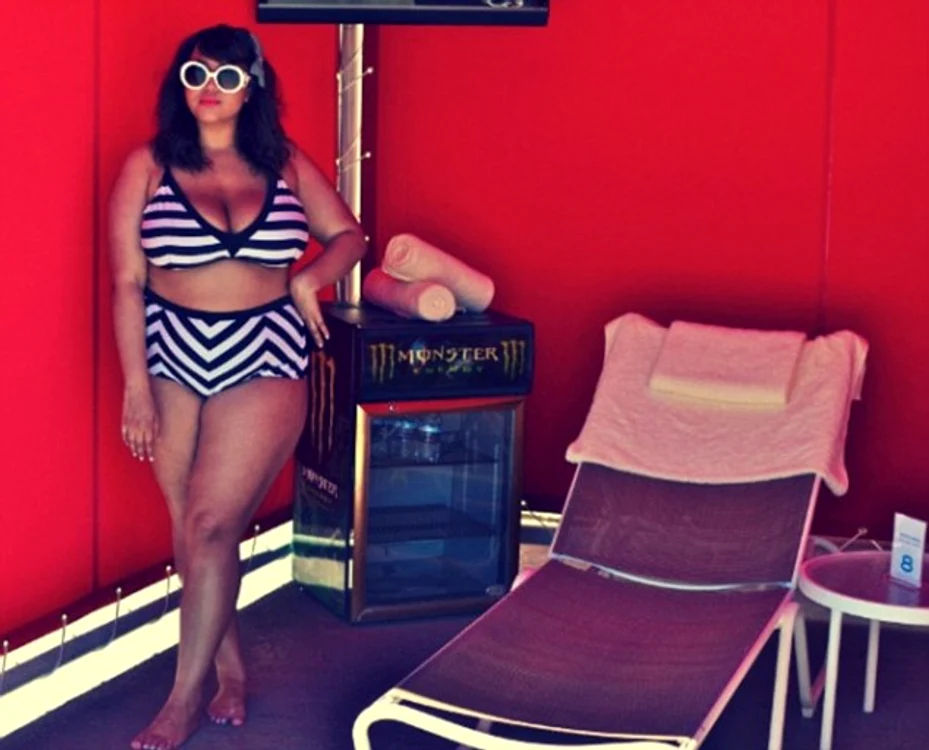 
    Gabi Gregg a postat pe blogul personal o fotografie care o înfăţişează în bikini  
