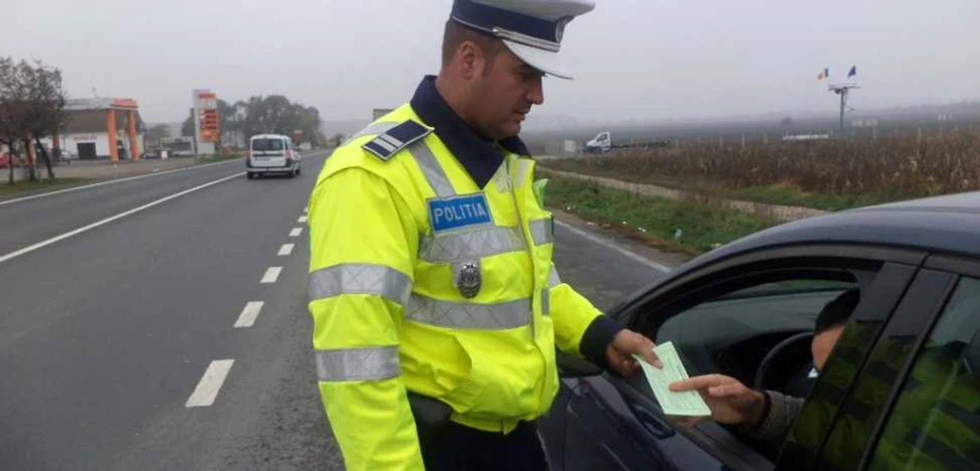 Poliţistul a refuzat mita şi l-a denunţat pe şofer