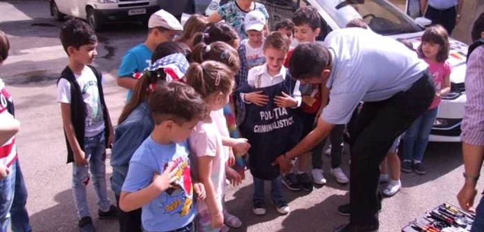 Copiii, la întâlnirea cu poliţiştii FOTO IPJ Călăraşi