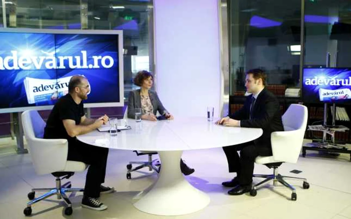 De la stânga la dreapta: Dan Marinescu (redactor-şef „Adevărul”), Ioana Lupea (publicist comentator „Adevărul”), Dan Şova (ministrul delegat pentru Proiecte de Infrastructură de Interes Naţional şi Investiţii Străine), în studioul Adevărul Live FOTO Eduard Enea