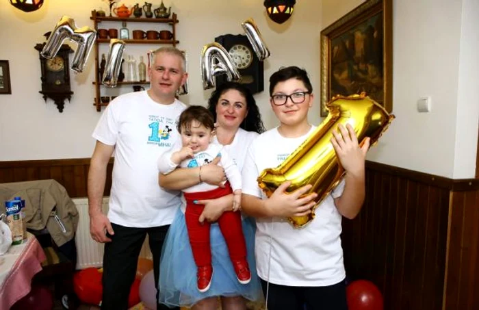 Cecilia Gherghel, alături de familia ei. FOTO: Arhivă personală