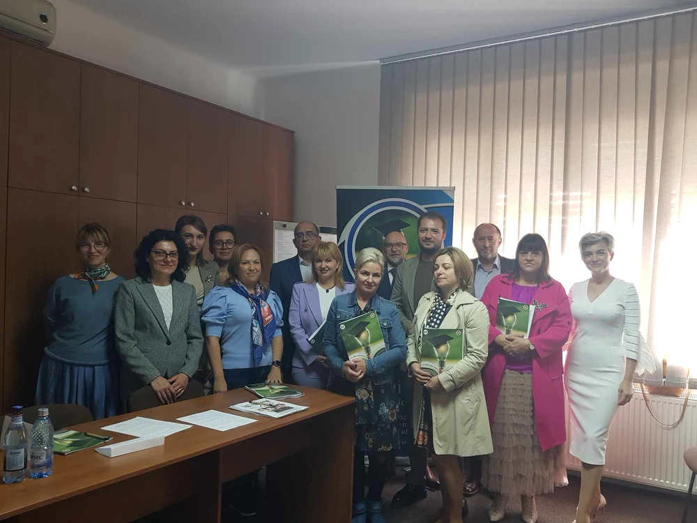 O parte dintre avocații care vor merge în școli FOTO Claudia Untaru