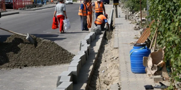 Iaşi: Bordurile noi, înlocuite cu altele şi mai noi