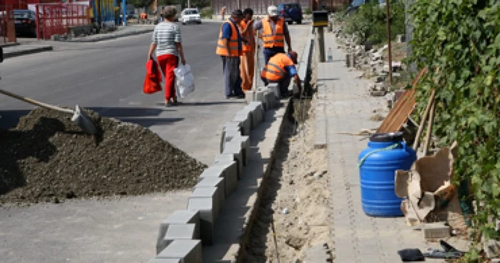 Iaşi: Bordurile noi, înlocuite cu altele şi mai noi