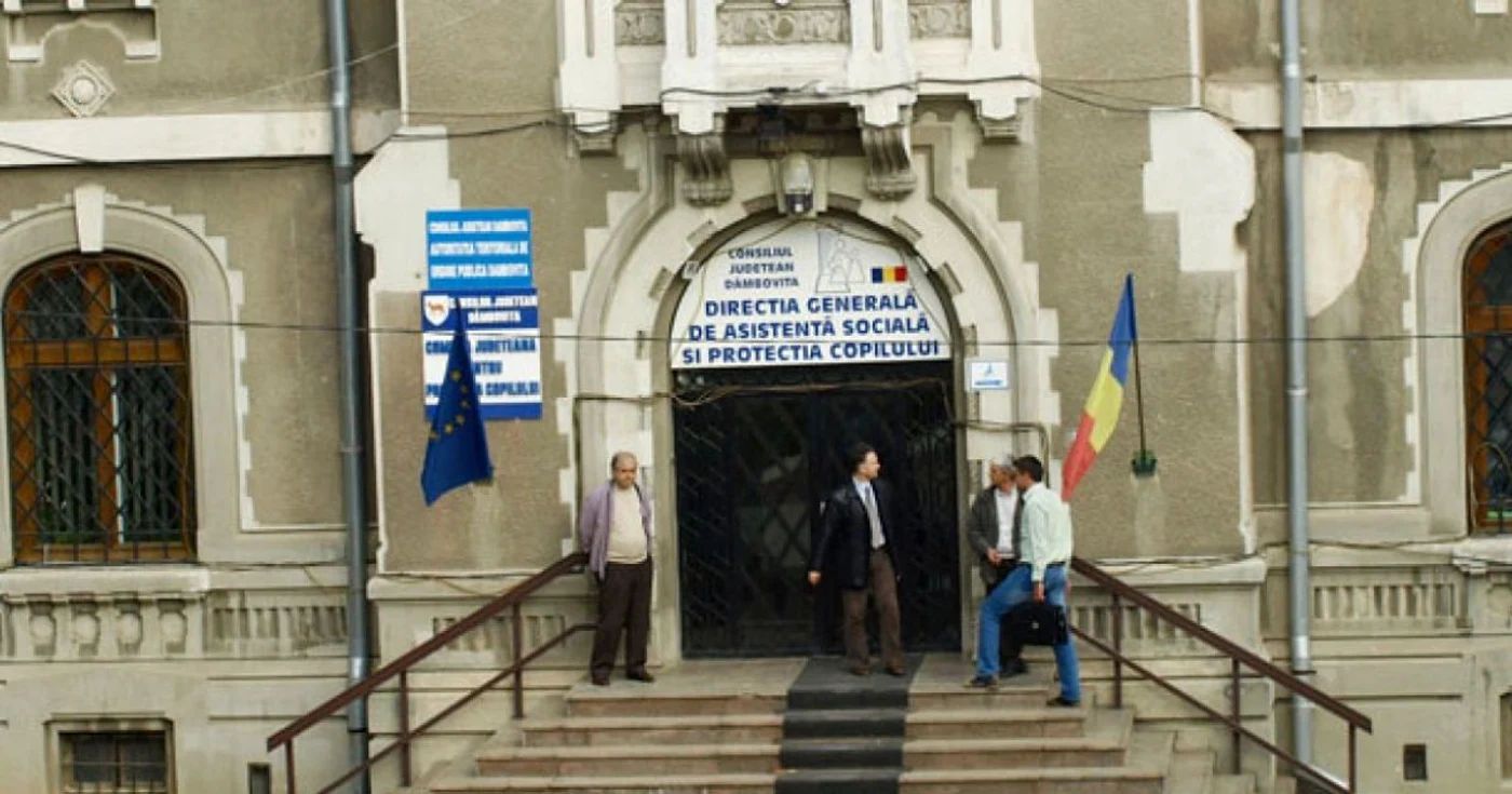 Trupul neînsufleţit al fetei a fost găsit în noaptea de vineri spre sâmbătă, în locuinţa sa