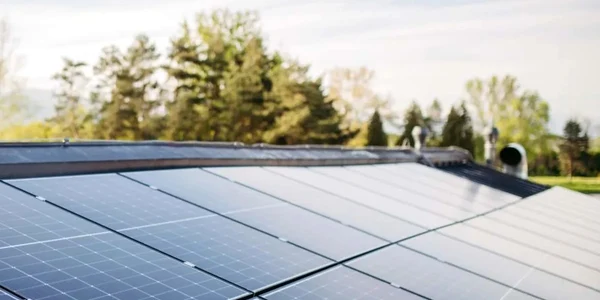 de ce iulie si august sunt cele mai bune luni pentru montajul de panouri fotovoltaice calculele pentru o casa din romania jpg