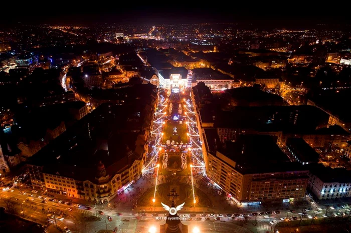 S-a aprins iluminatul de sărbători din Piaţa Victoriei FOTO Eye in the sky