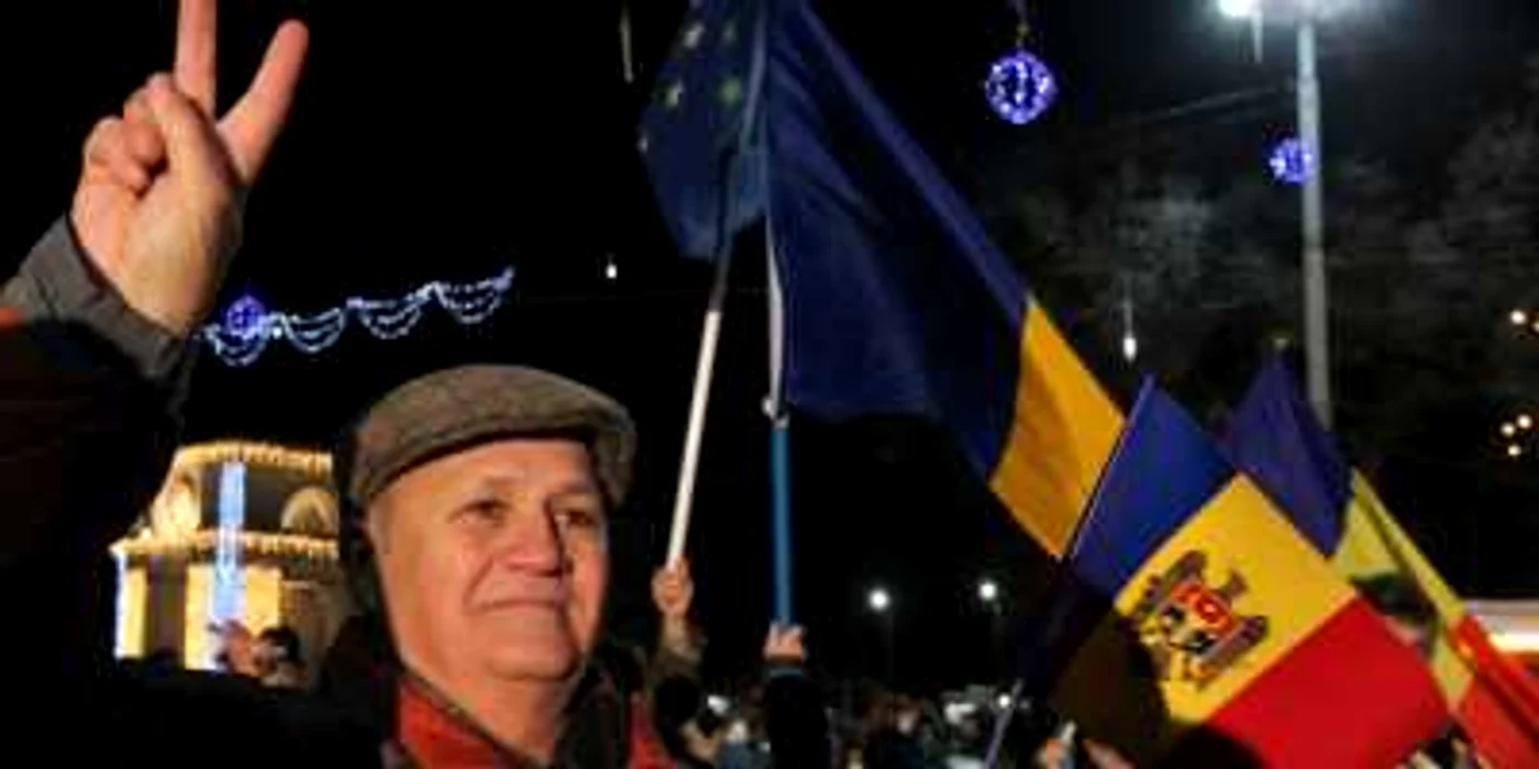 Manifestaţia pro-europeană la Chişinău, după parafarea Acordului de Asociere a Moldovei cu Uniunea Europeana, la summitul de la Vilnius, în noiembrie 2013 FOTO Tudor Iovu