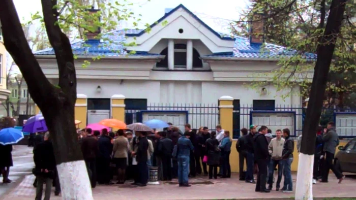 Moldovenii nu vor mai sta la coadă pentru a depune cereri la Centrul Comun de Vize